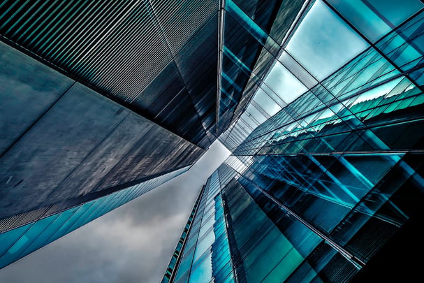 A view of a skyscraper from the inside showing the intricacies involved in creating impressive architecture and how it parallels to the work involved in creating exponential organisations.